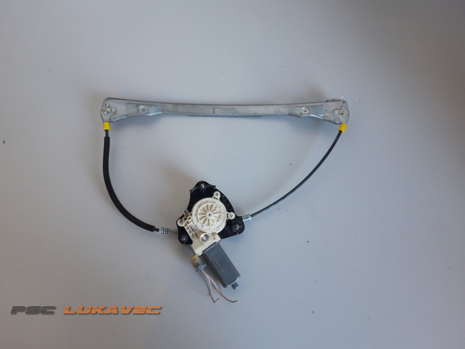 RENAULT CLIO 2 PREDNJI LIJEVI PODIZAČ STAKLA 8200209885