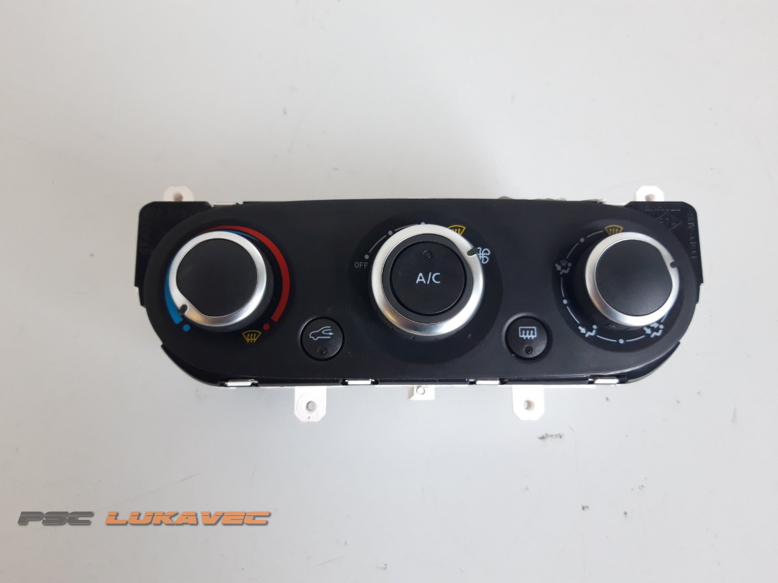 RENAULT CLIO 4 PREKIDAČI VENTILACIJE 272704701R 2015.