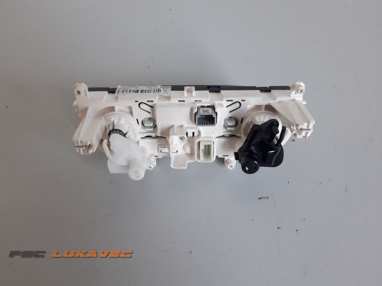 RENAULT CLIO 4 PREKIDAČI VENTILACIJE 272704701R