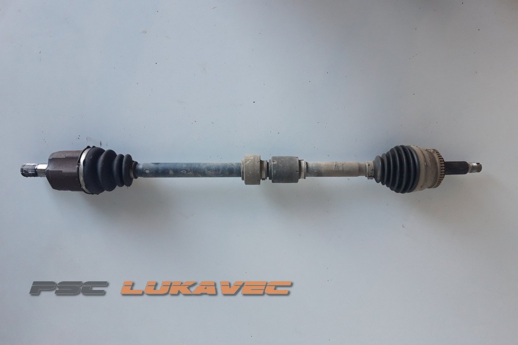 KIA CEED POLUOSOVINA DESNA 1.6 CDRi 495001H211