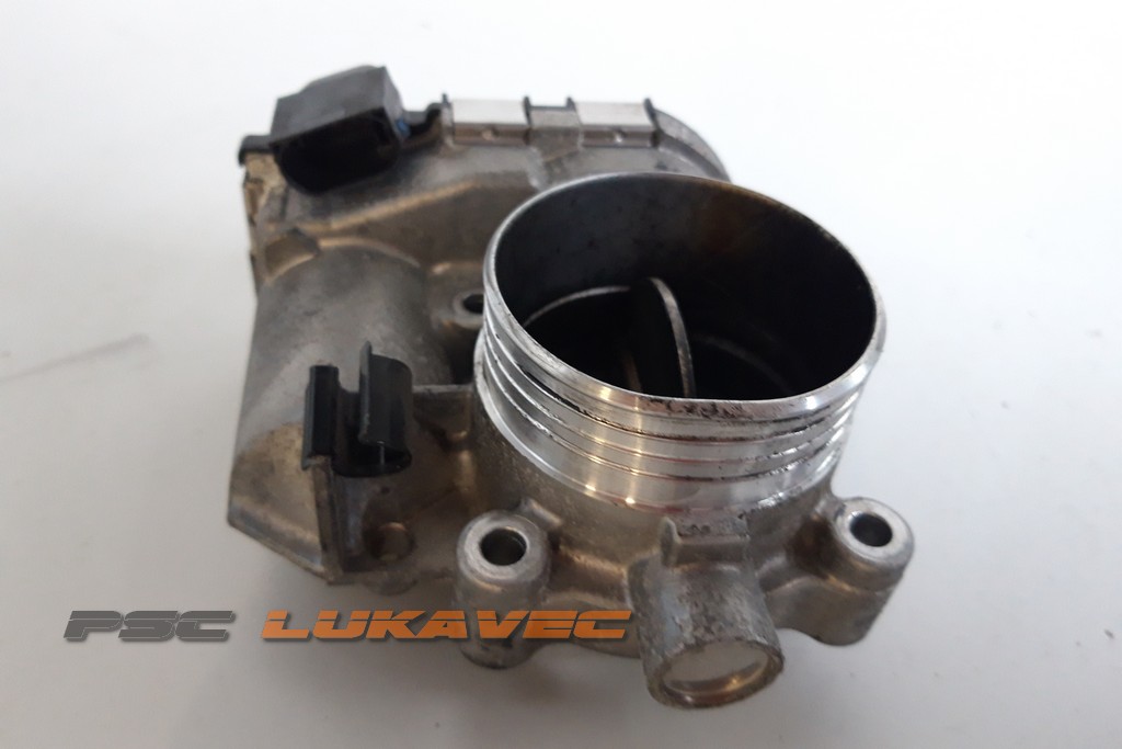 VOLVO V50 KLAPNA GASA 2.4 D 0281002701