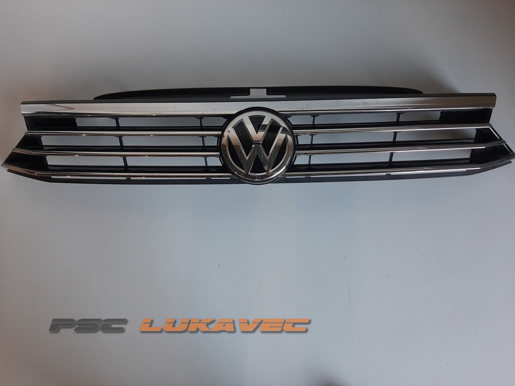 VW PASSAT B8 PREDNJA MASKA SA ZNAKOM 3G0853653 3G0853651