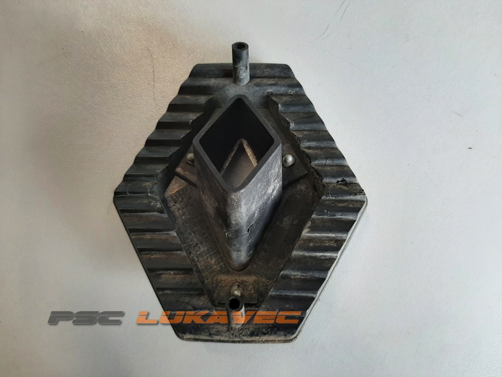 RENAULT CLIO 2 PREDNJI ZNAK 8200070031