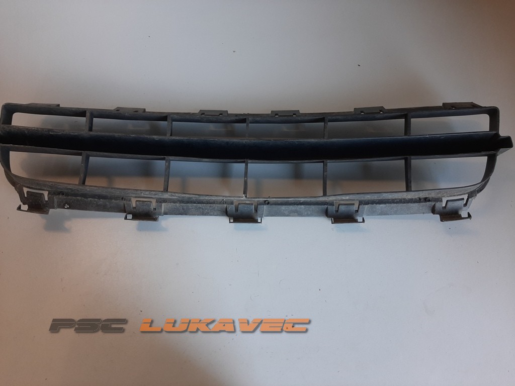 RENAULT CLIO 2 REŠETKA BRANIKA 8200445992