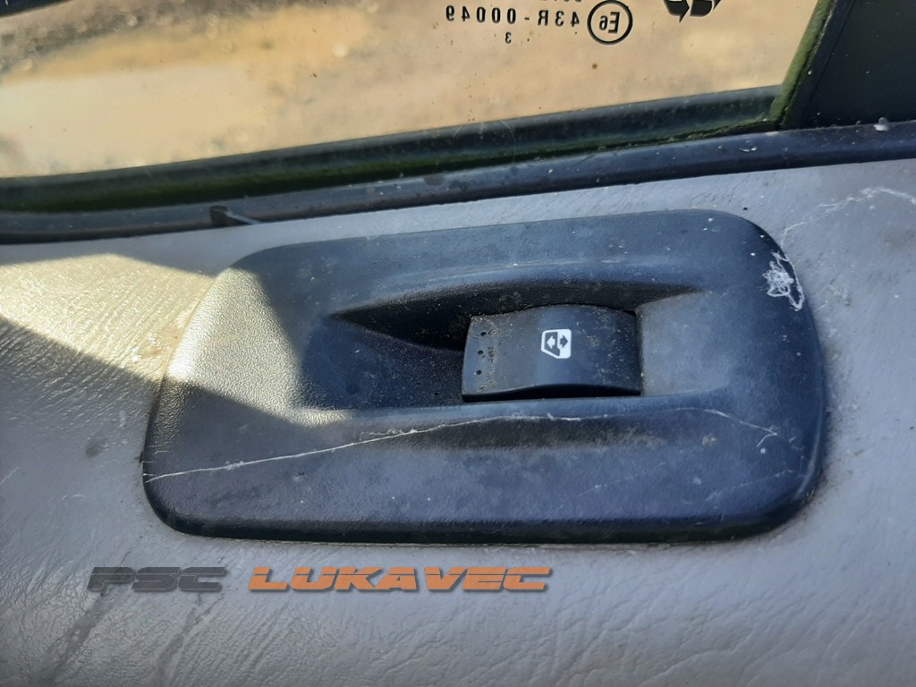 RENAULT TRAFIC 2 PREKIDAČ PODIZAČA STAKLA PREDNJI DESNI