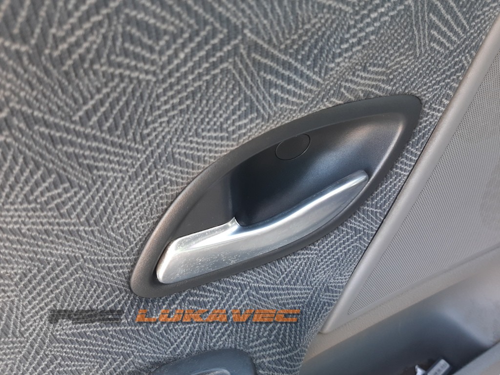 RENAULT LAGUNA 2 KVAKA VRATA ZADNJA LIJEVA 2002.