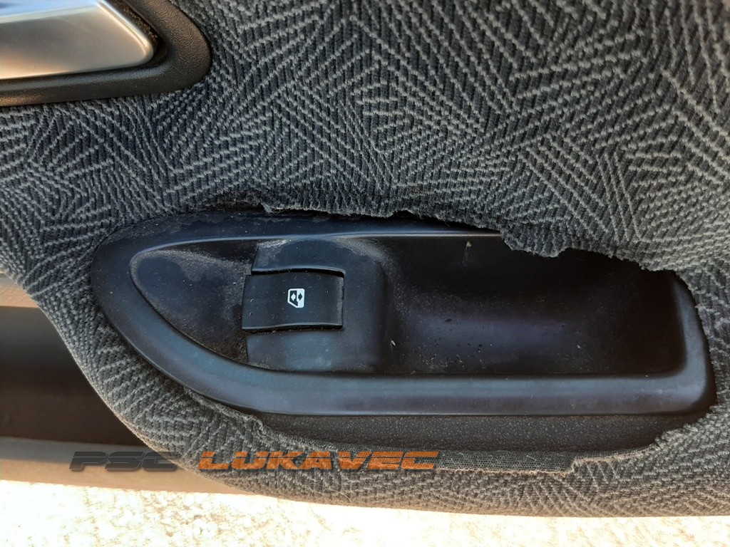 RENAULT LAGUNA 2 PREKIDAČ PODIZAČA STAKLA ZADNJI DESNI