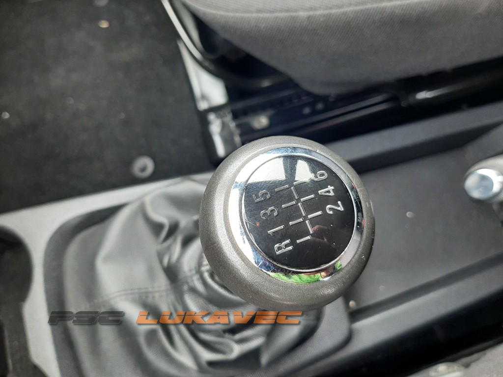 OPEL MERIVA A RUČICA MJENJAČA SA KOŽOM 2008.