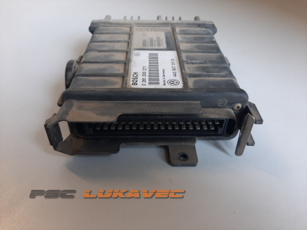VW PASSAT B3 KOMPJUTER MOTORA 1.8 0261200271 443907311D