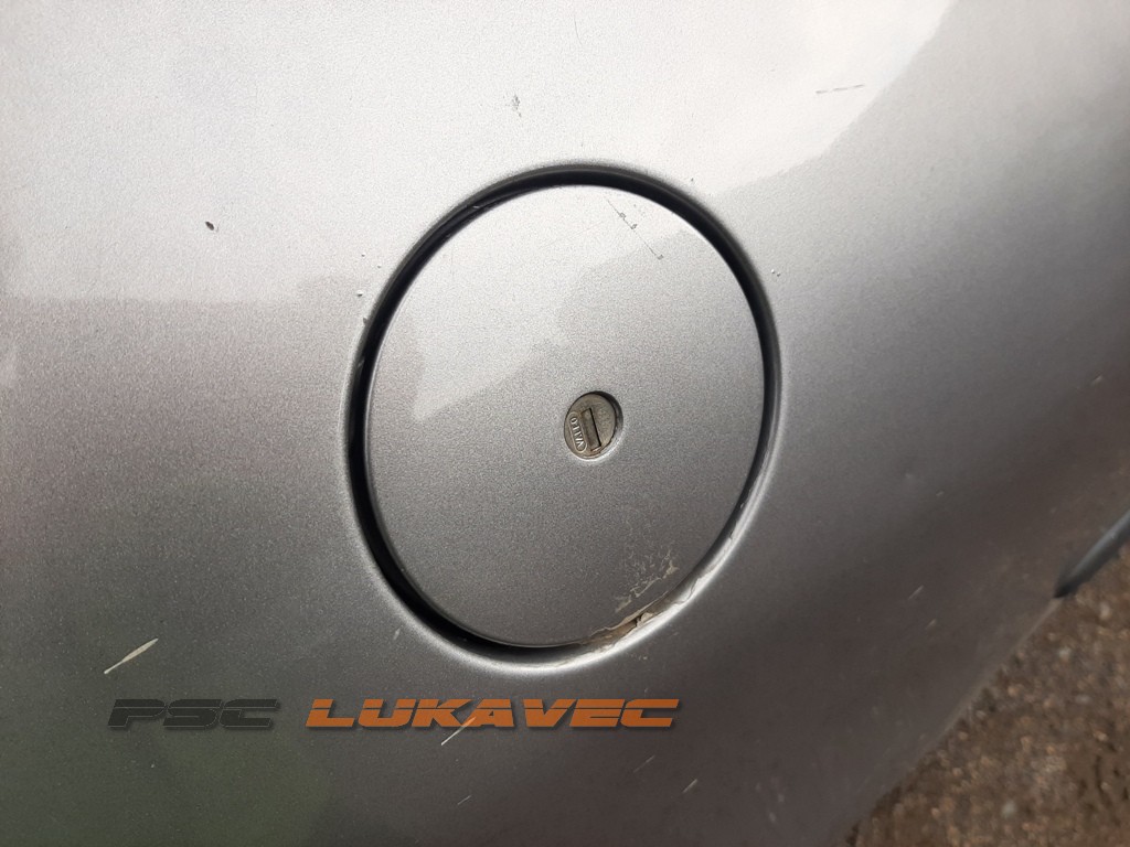 PEUGEOT 206 POKLOPAC REZERVARA 2002.