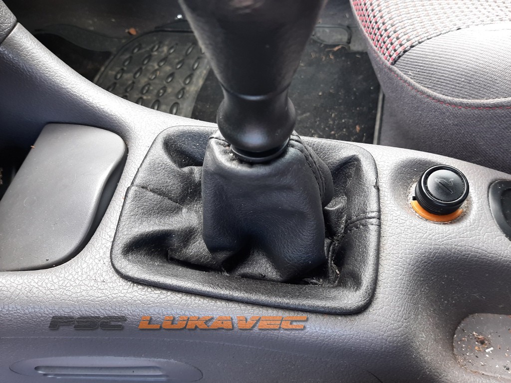 PEUGEOT 206 RUČICA MJENJAČA SA KOŽOM