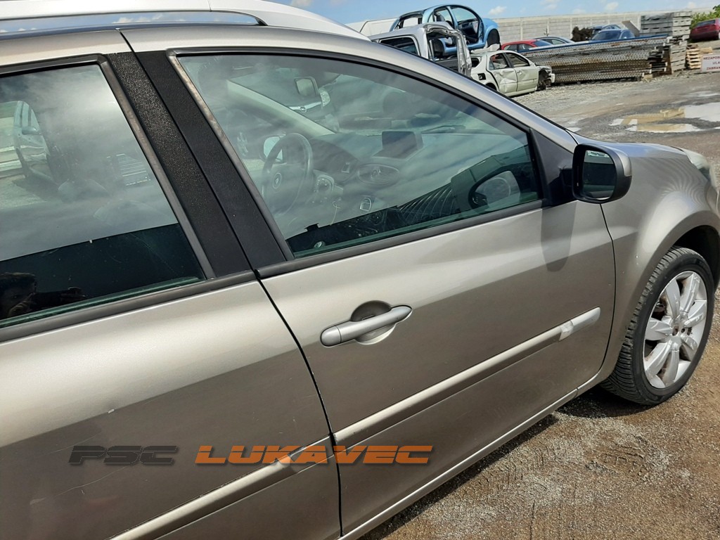 RENAULT CLIO 3 VRATA PREDNJA DESNA 2010.