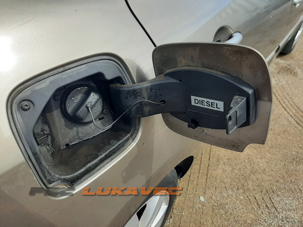 RENAULT CLIO 3 POKLOPAC REZERVARA 2010.