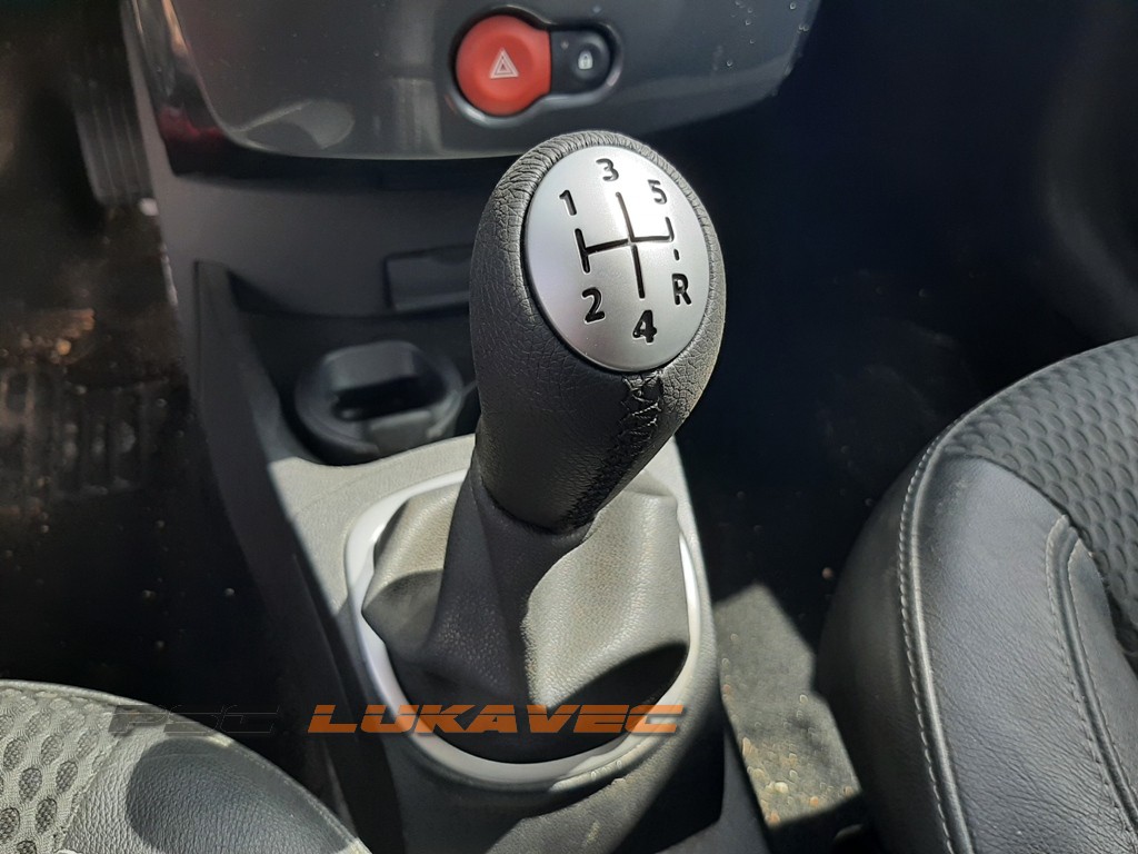 RENAULT CLIO 3 RUČICA MJENJAČA SA KOŽOM