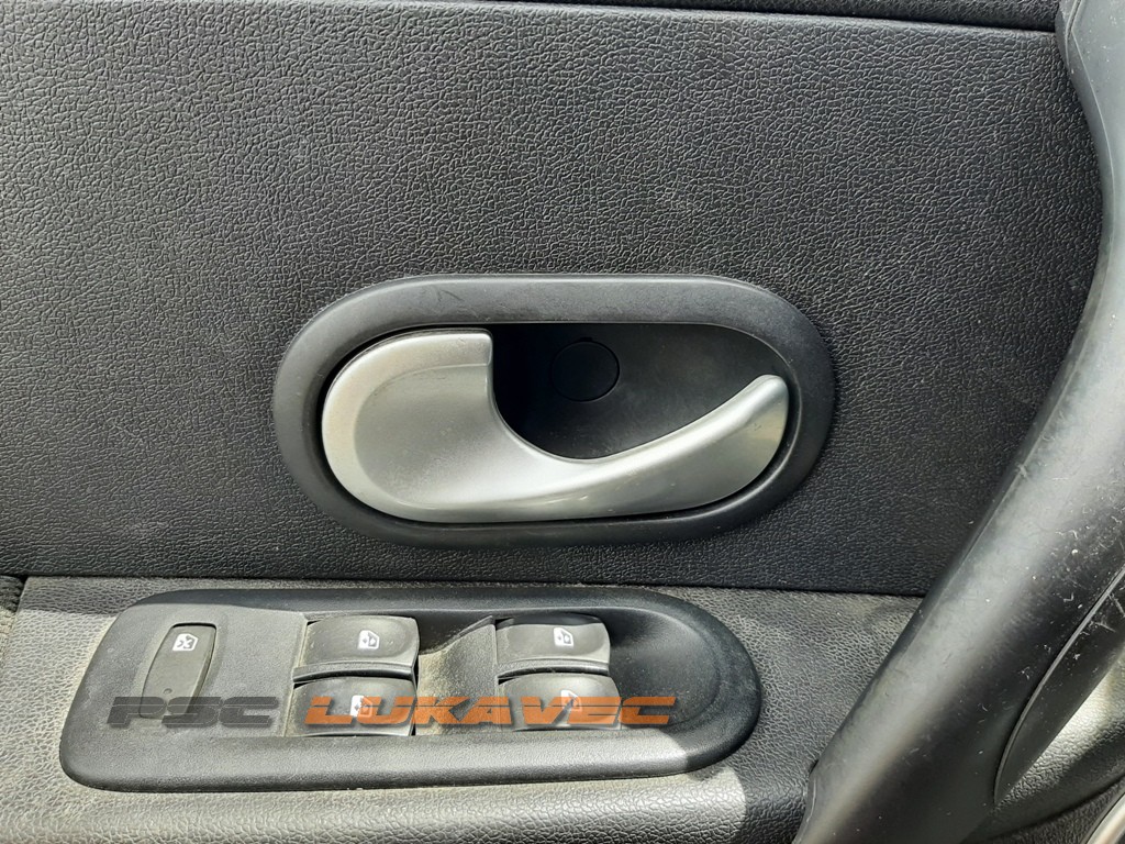 RENAULT CLIO 3 KVAKA VRATA PREDNJA LIJEVA