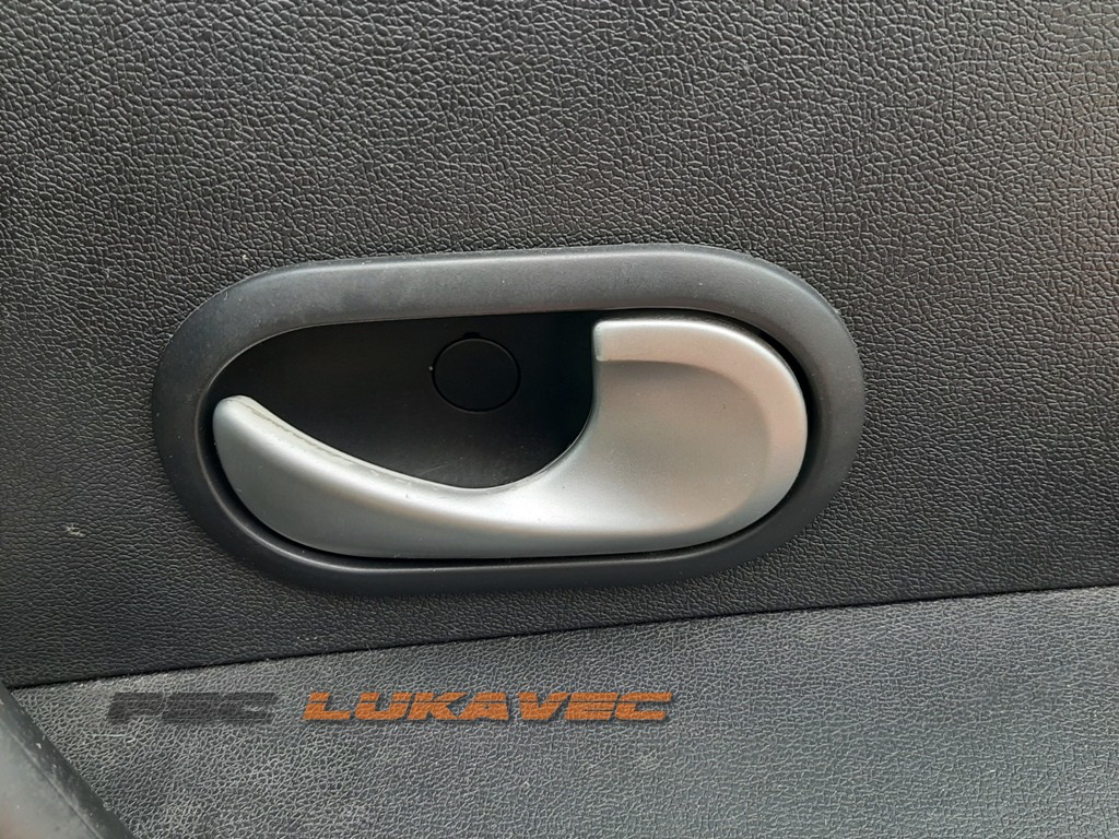 RENAULT CLIO 3 KVAKA VRATA PREDNJA DESNA