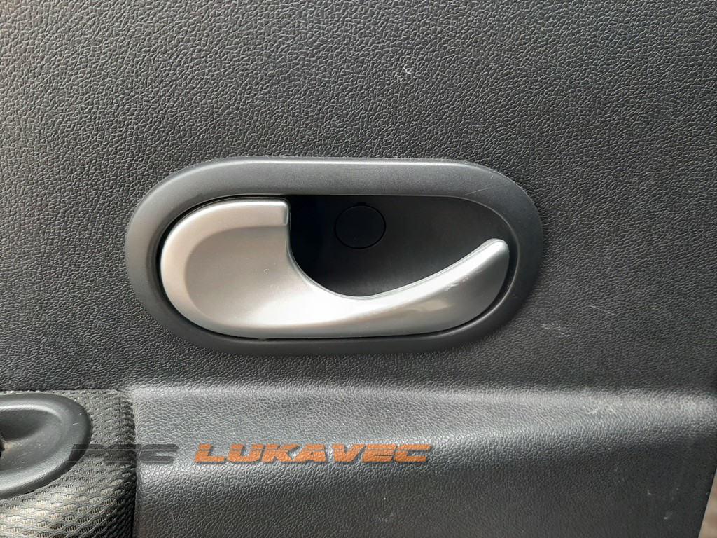 RENAULT CLIO 3 KVAKA VRATA ZADNJA LIJEVA