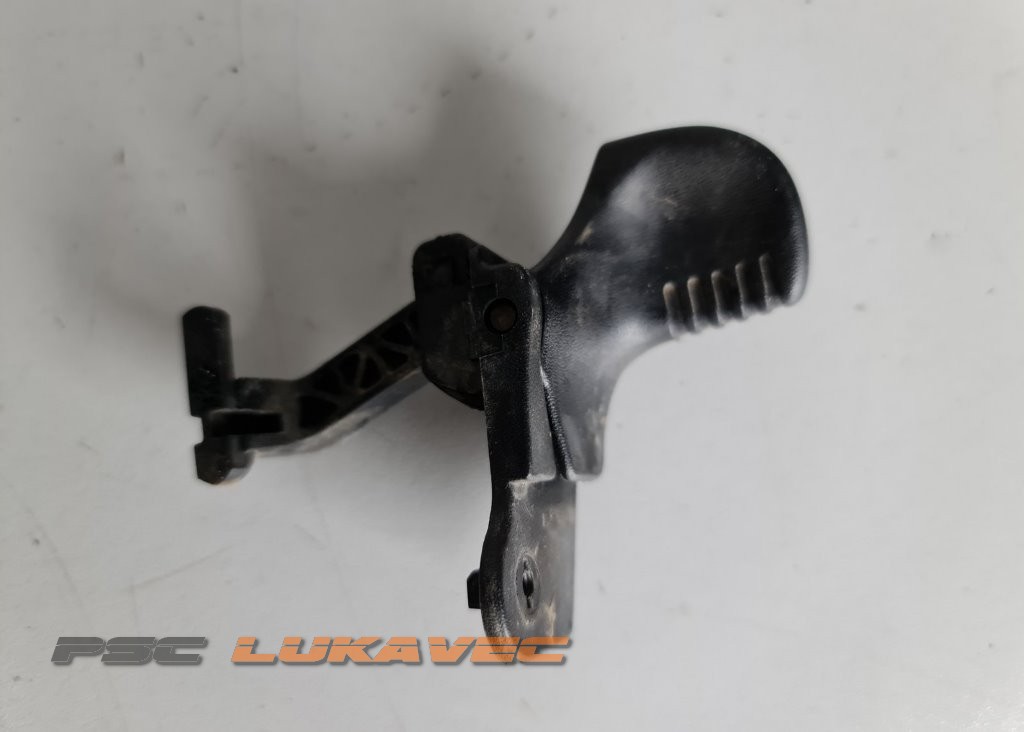 RENAULT TWINGO KVAKA VRATA DESNA 7700822425