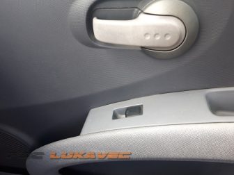 NISSAN MICRA PREKIDAČ PODIZAČA STAKLA DESNI 2005.