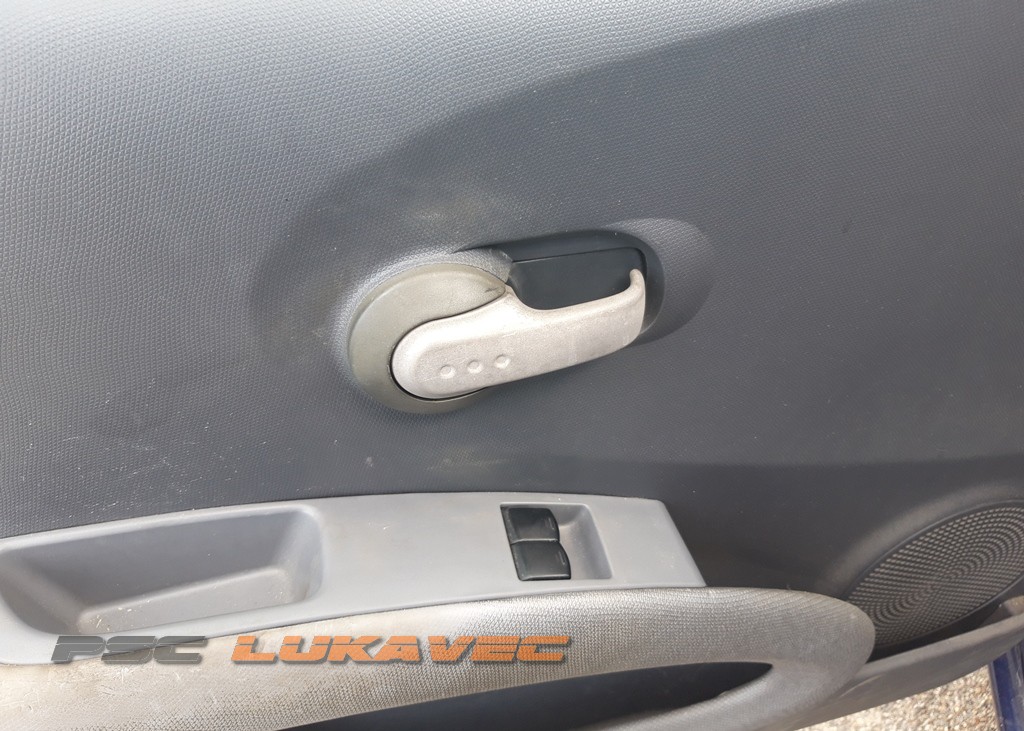 NISSAN MICRA PREKIDAČI STAKLA PREDNJI LIJEVI 2005.