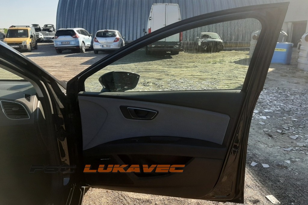 SEAT LEON VRATA PREDNJA DESNA KARAVAN 2017.