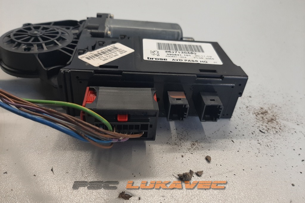 PEUGEOT 307 1.6 HDI PREDNJI DESNI MOTORIĆ PODIZAČA STAKLA