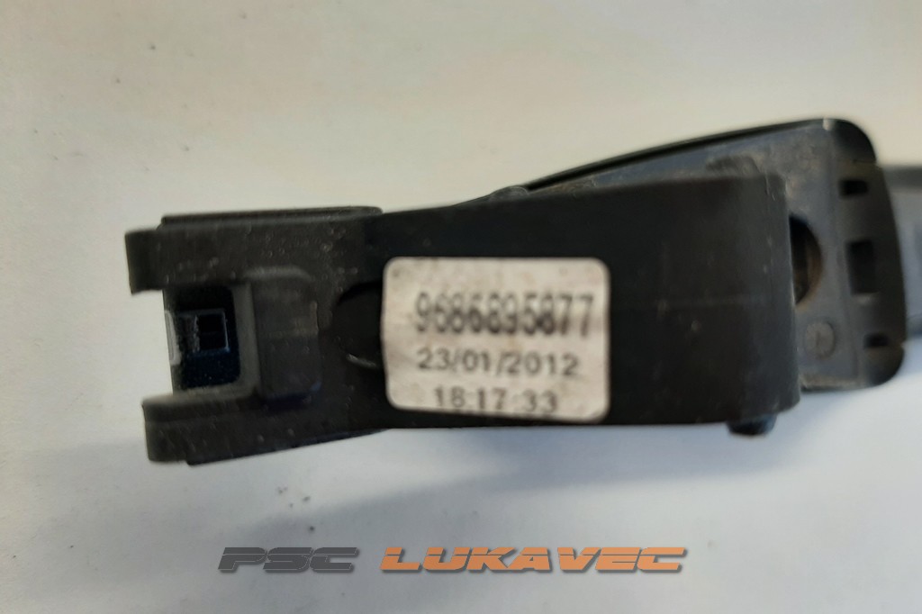 PEUGEOT 508 PREDNJA DESNA KVAKA 9686895877