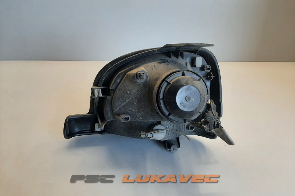 RENAULT KANGOO PREDNJI DESNI FAR 086670