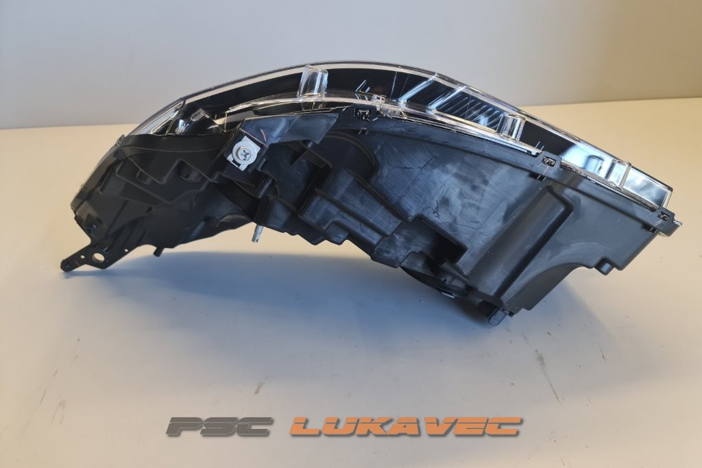 PEUGEOT 508 LIJEVI FAR 2018.