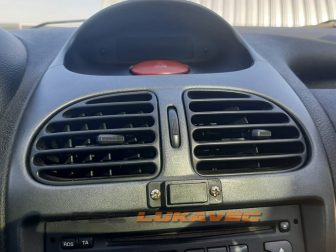 REŠETKE VENTILACIJE PEUGEOT 206 ROLAND 2002.