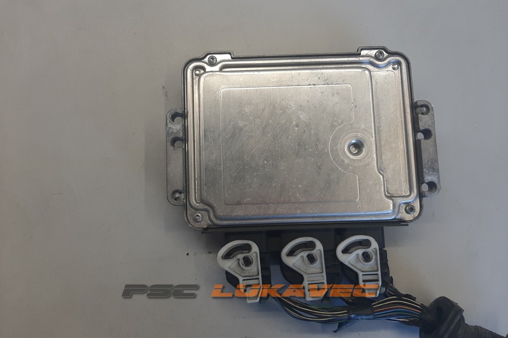 KOMPJUTER MOTORA  FORD FOCUS 0281011701 6M5112A650NB 2008.