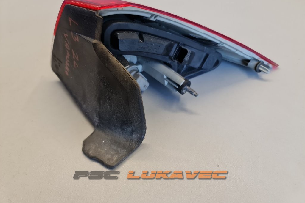 ŠTOP SVIJETLO LAGUNA 3 ZADNJE LIJEVO NA STRANICI 2011.