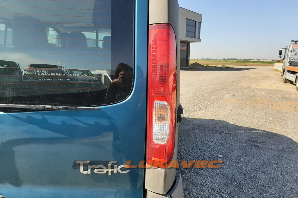 ZADNJA ŠTOP SVJETLA RENAULT TRAFIC II 2009.
