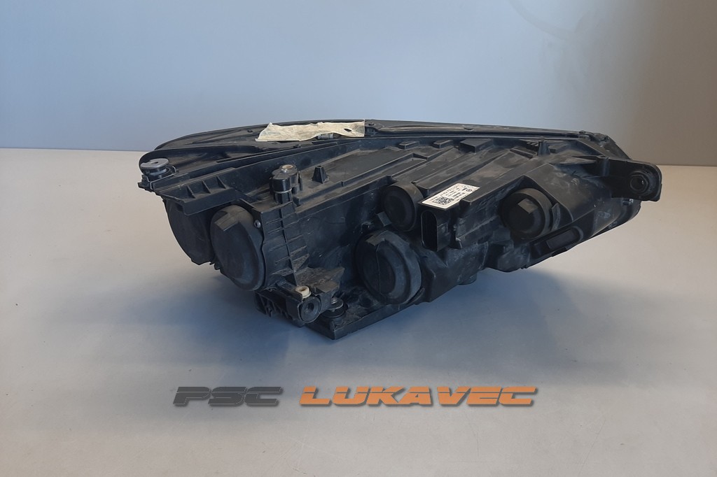 VW PASSAT B8  PREDNJI LIJEVI FAR 2014-2022