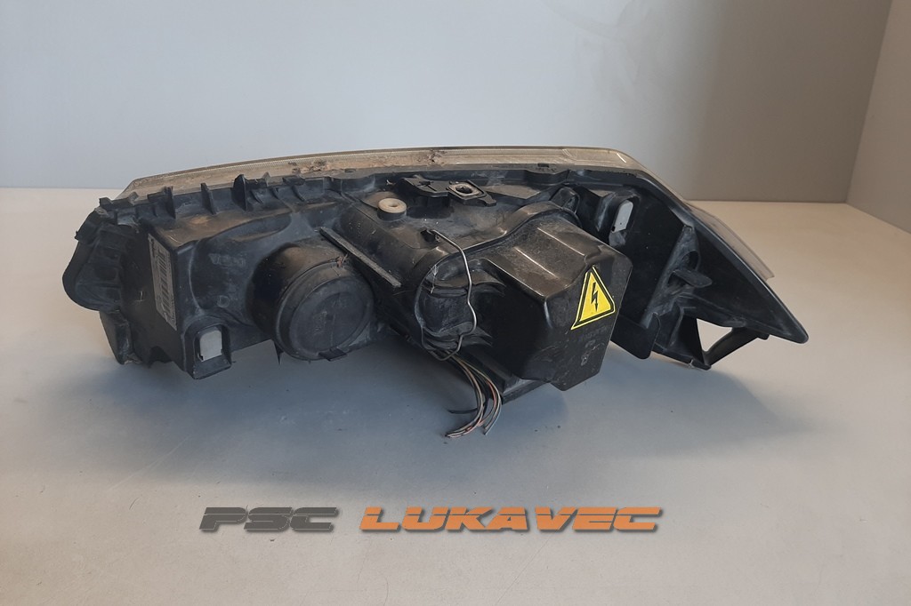 RENAULT MEGANE 2 PREDNJI DESNI FAR 8200073226F 2002-2008