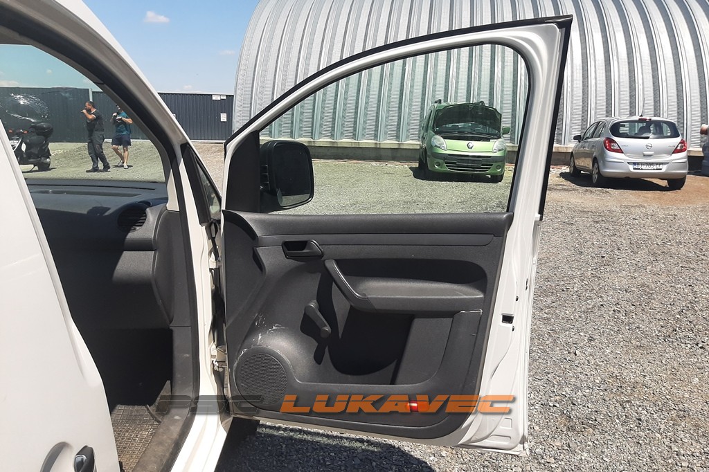 VW CADDY PREDNJA DESNA VRATA 2014.