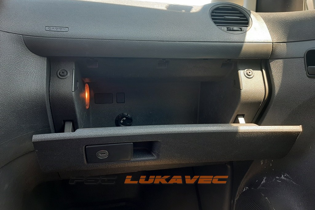 VW CADDY LADICA SUVOZAČA 2014.