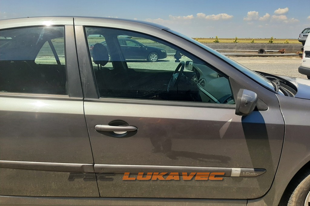RENAULT LAGUNA 2 PREDNJA DESNA VRATA 2006.