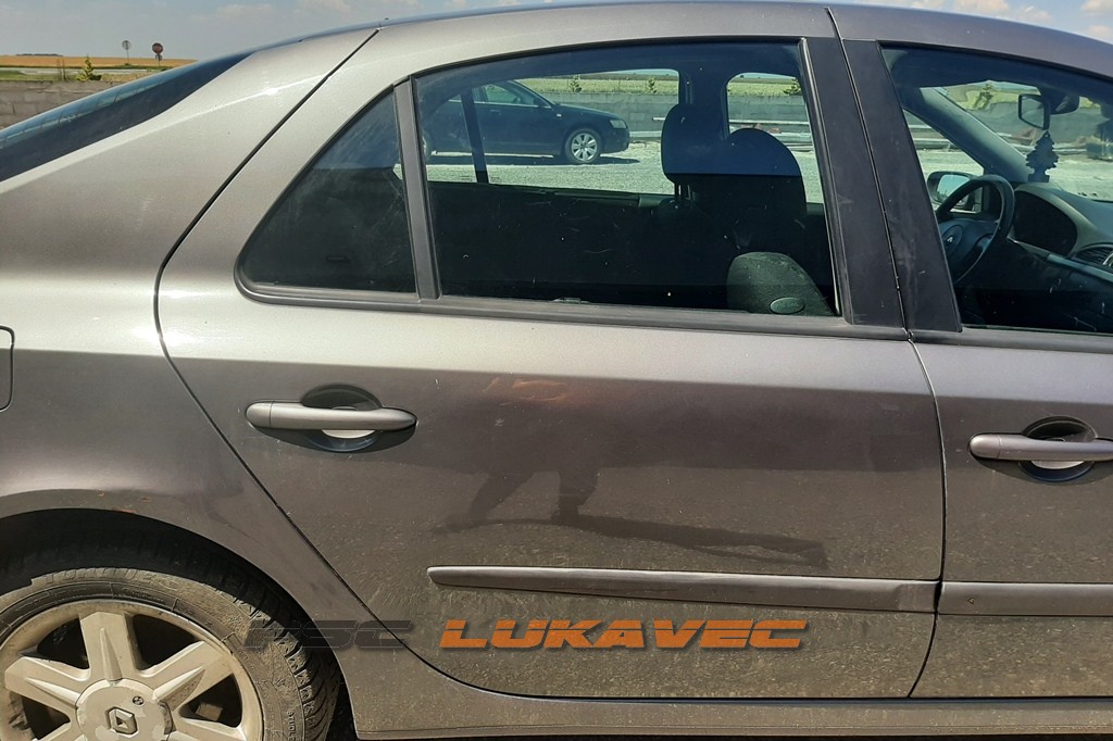 RENAULT LAGUNA 2 ZADNJA DESNA VRATA 2006.