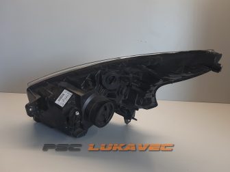 RENAULT TRAFIC III PREDNJI DESNI FAR 260105469R 2015-2022