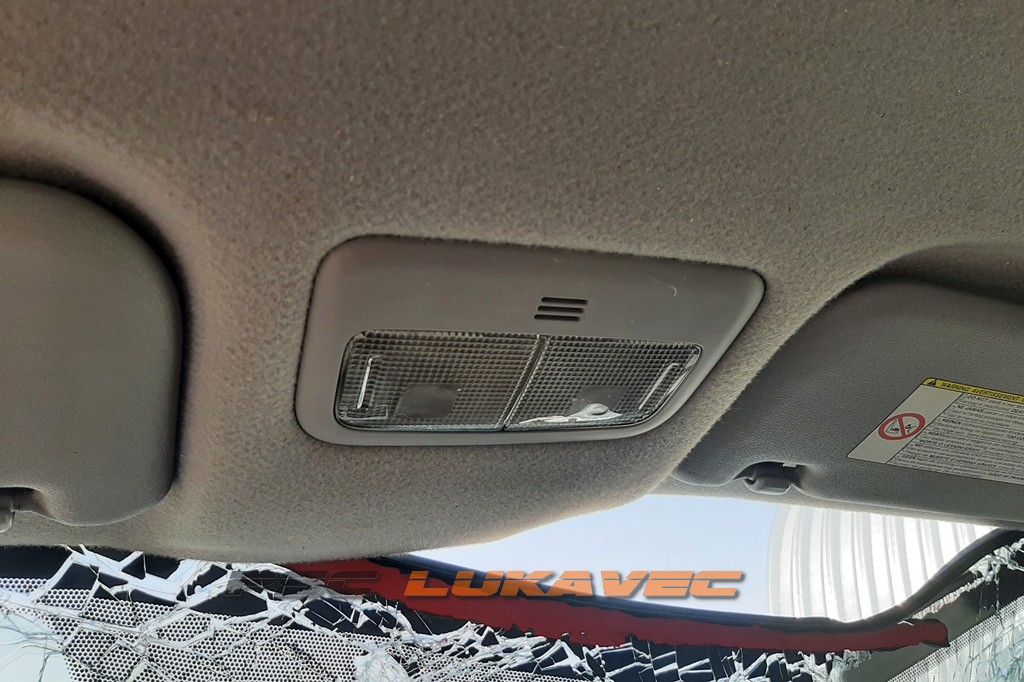 TOYOTA YARIS SVJETLO KABINE 2007.