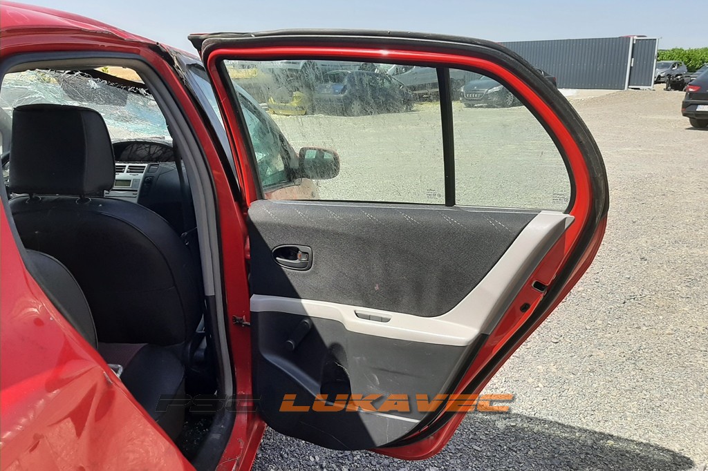 TOYOTA YARIS ZADNJA DESNA VRATA