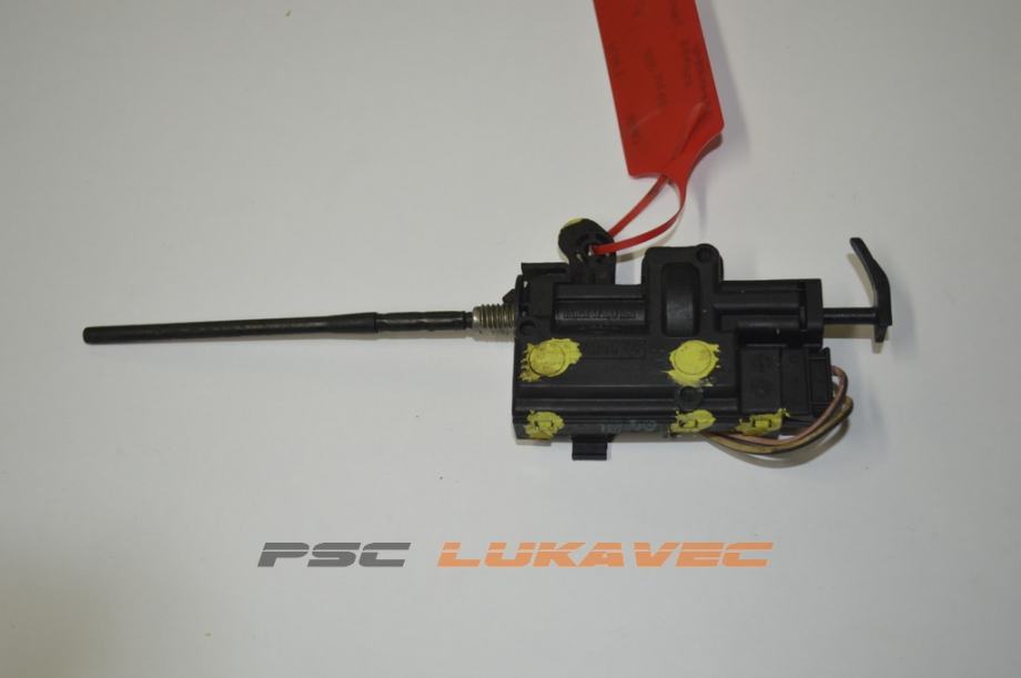 RENAULT CLIO 3 MOTORIĆ POKLOPCA REZERVARA 8200312600