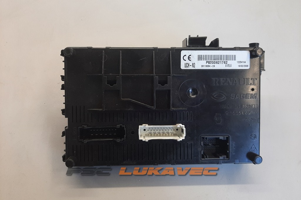 RENAULT CLIO 2 KUTIJA OSIGURAČA P8200621762 UCH N2 2004.