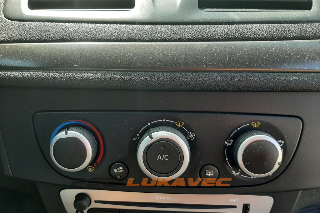 RENAULT MEGANE 3 PREKIDAČI VENTILACIJE  2015.