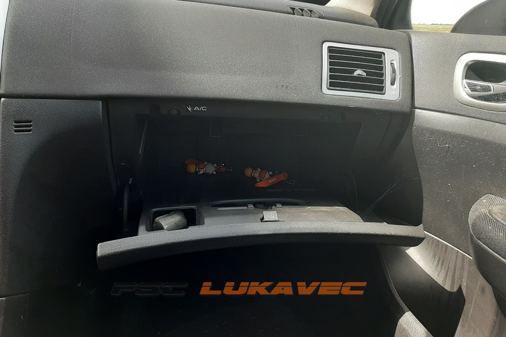 PEUGEOT 307 SW PRETINAC SUVOZAČA 2005.