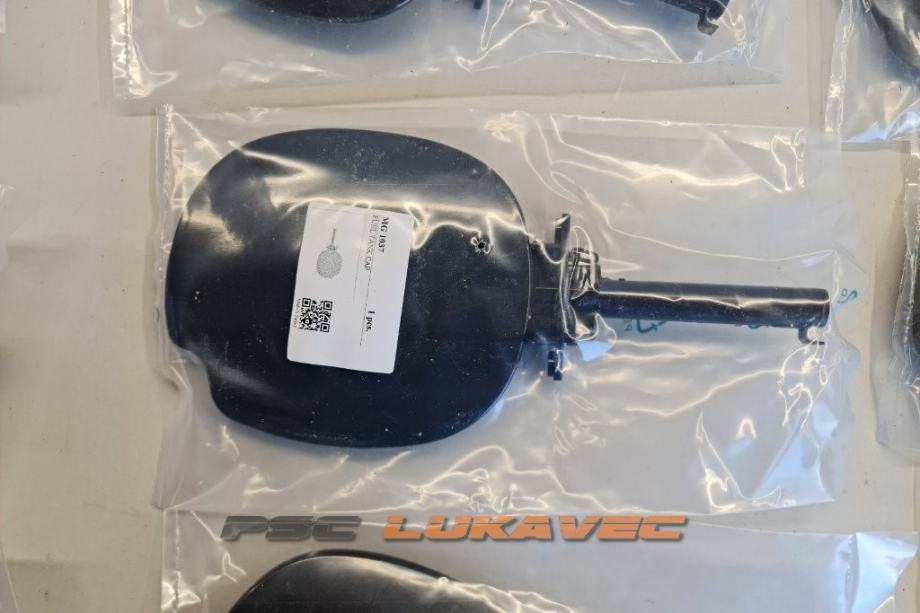 RENAULT CLIO 2 POKLOPAC REZERVARA 7700836756