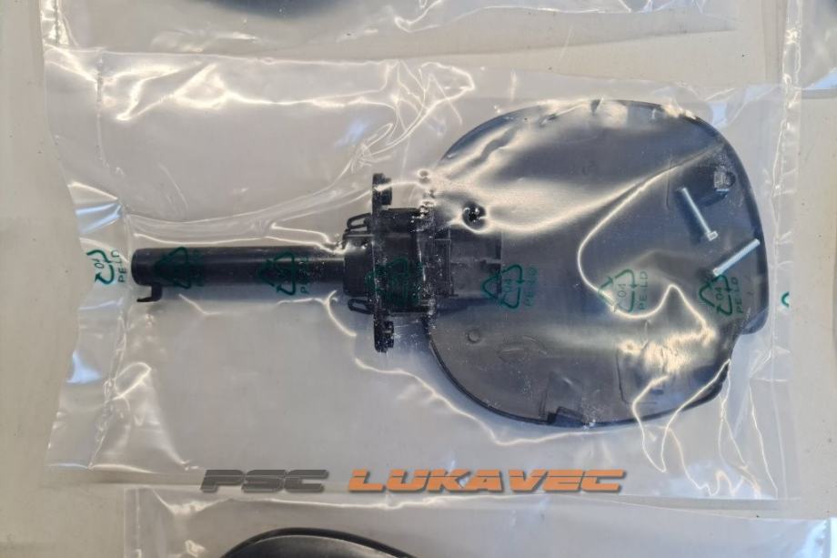 RENAULT CLIO 2 POKLOPAC REZERVARA ZA GORIVO 7700836756