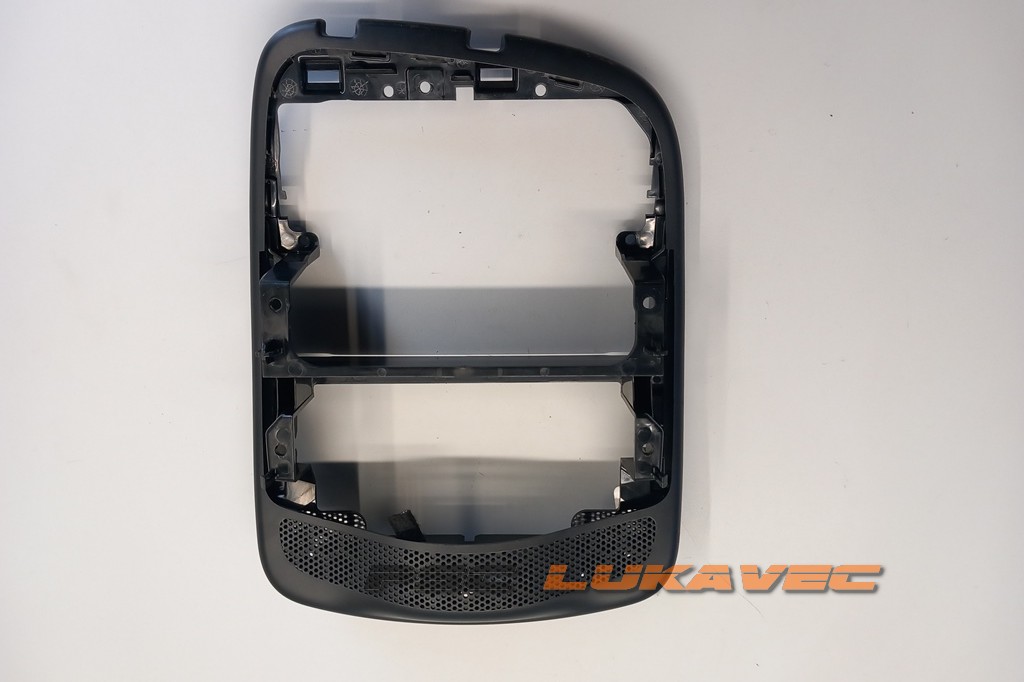 RENAULT CLIO 4 OKVIR SREDIŠNJE KONZOLE 681043537R