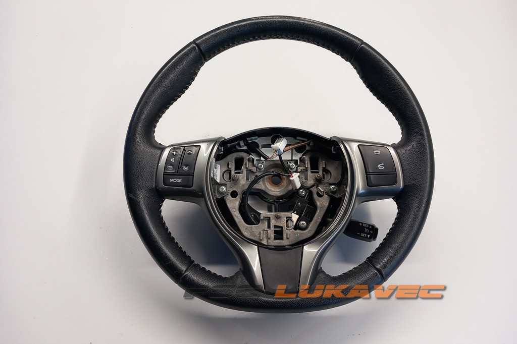 TOYOTA YARIS VOLAN 45100-0D 2017.